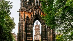 Finn billige fly til Edinburgh