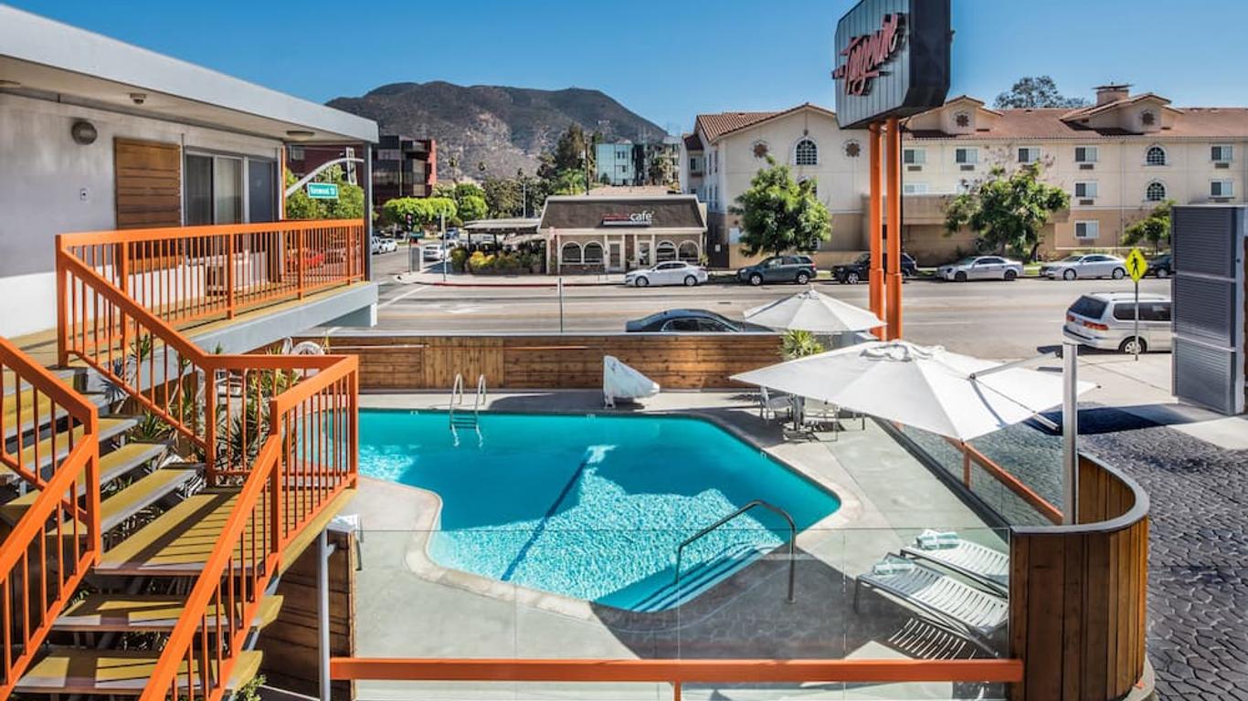 The Tangerine - a Burbank Hotel