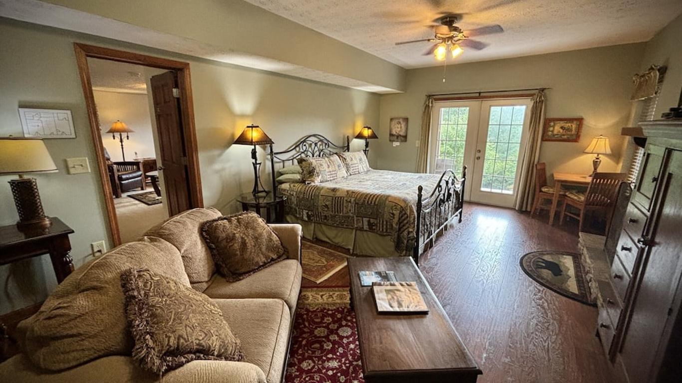 Long Mountain Lodge Bed & Breakfast