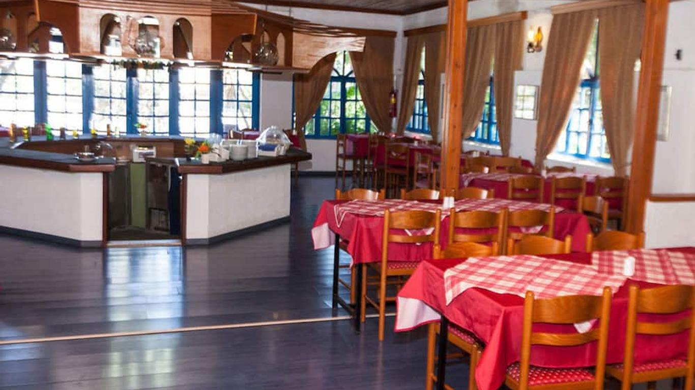 Oasis Hotel & Bungalows