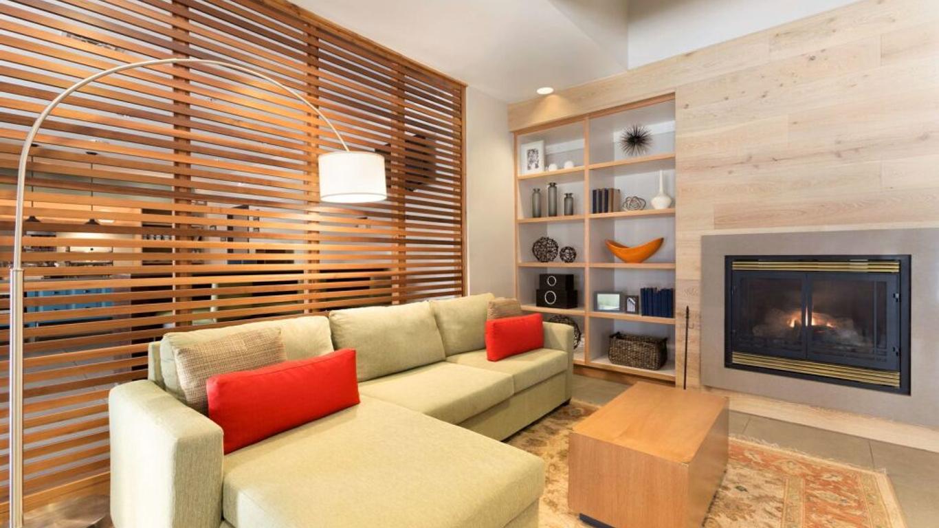 Holiday Inn Express & Suites Marquette By IHG