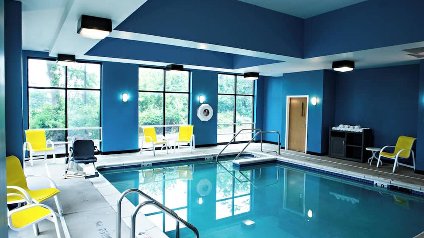 Holiday Inn Express & Suites Harrisburg W - Mechanicsburg