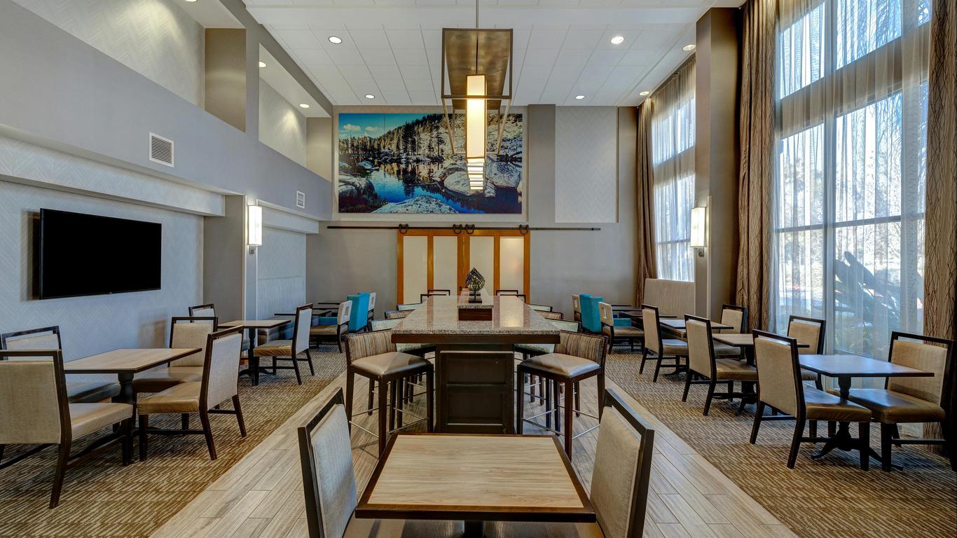 Hampton Inn & Suites Tulare