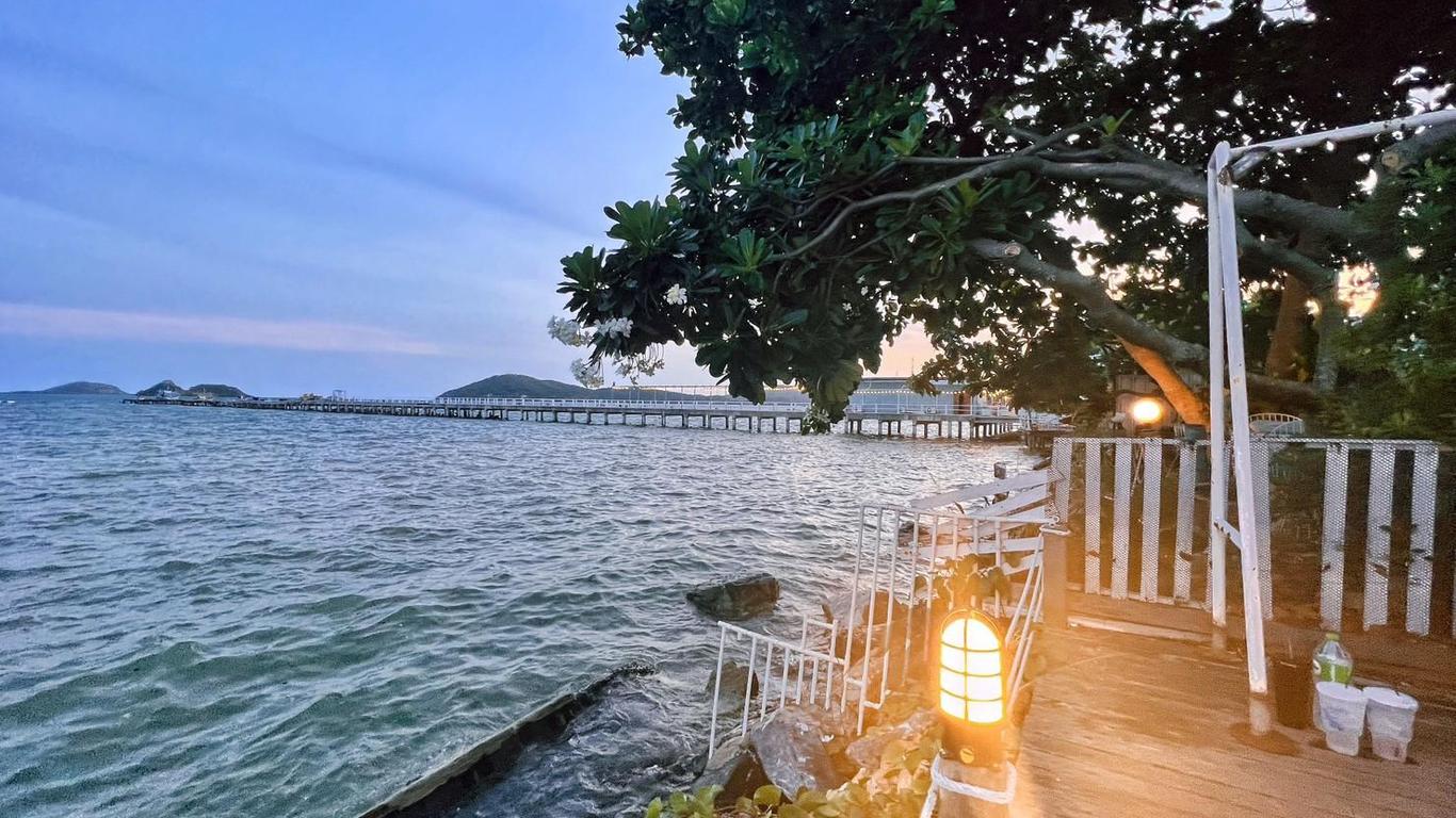 Baan Sattahip by the sea
