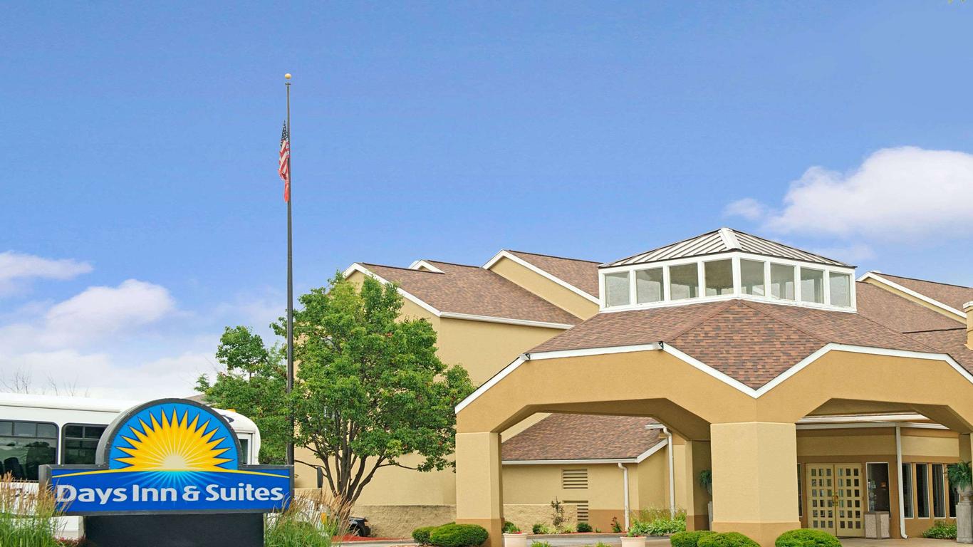 Days Inn & Suites by Wyndham St. Louis/Westport Plaza