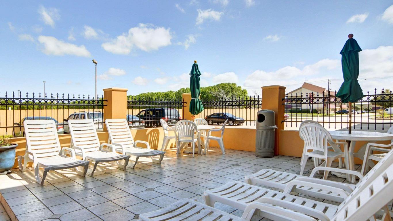 Quality Inn Dfw Airport North