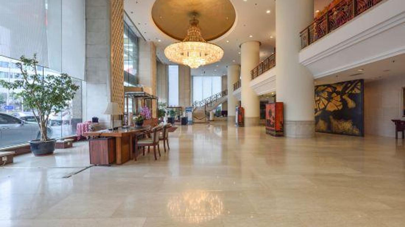 Central Plaza Hotel