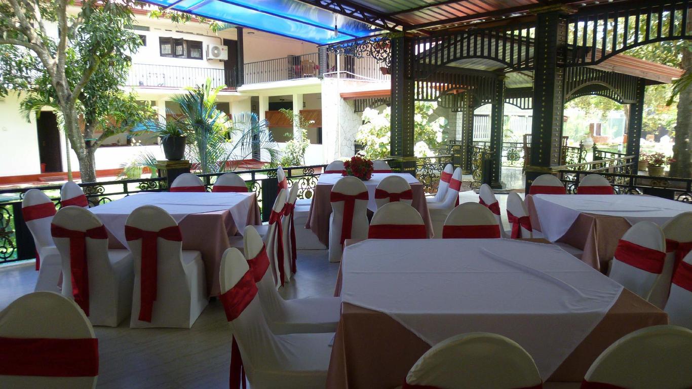 Grand Crown Hotel