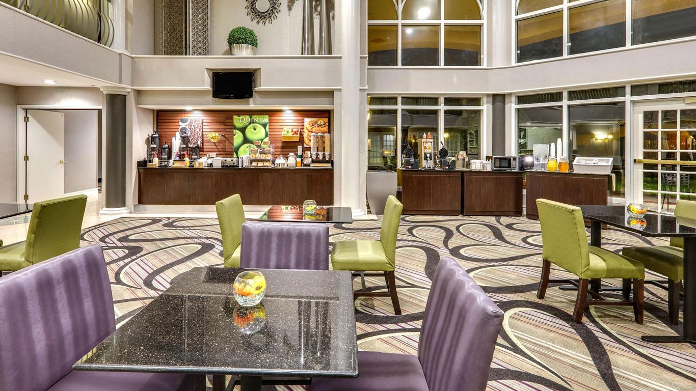 La Quinta Inn & Suites by Wyndham Dallas - Addison Galleria